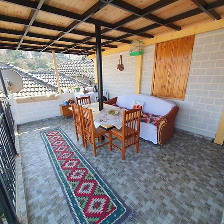 "Mani Guest House" Gjirokastër Exterior foto