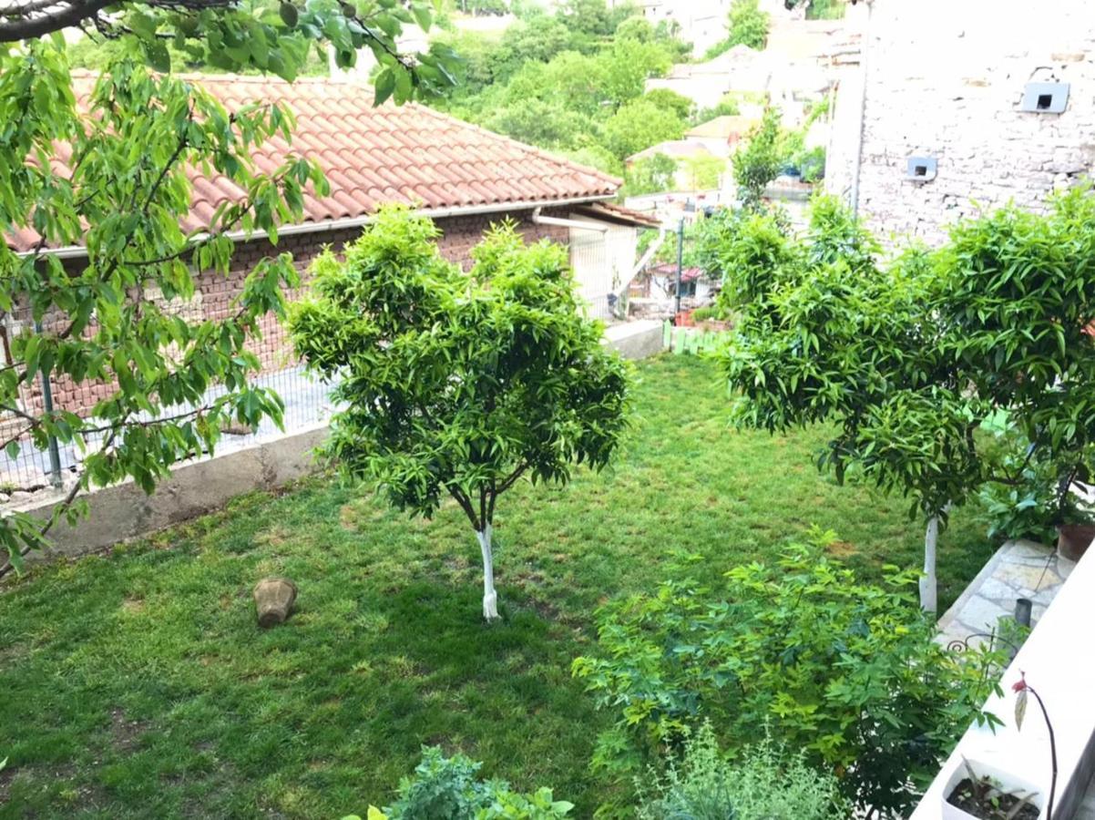 "Mani Guest House" Gjirokastër Exterior foto